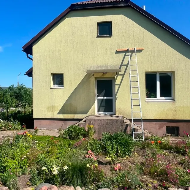 Gyvenamojo namo fasadas – prieš valymą
