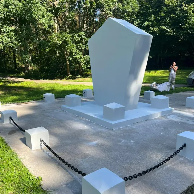 Atnaujinto paminklo detalės