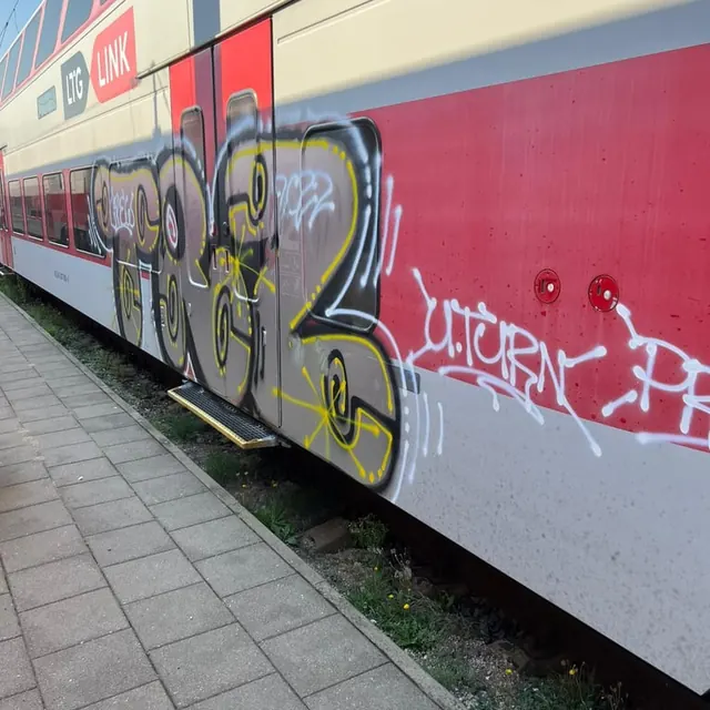 Grafiti ant traukinio